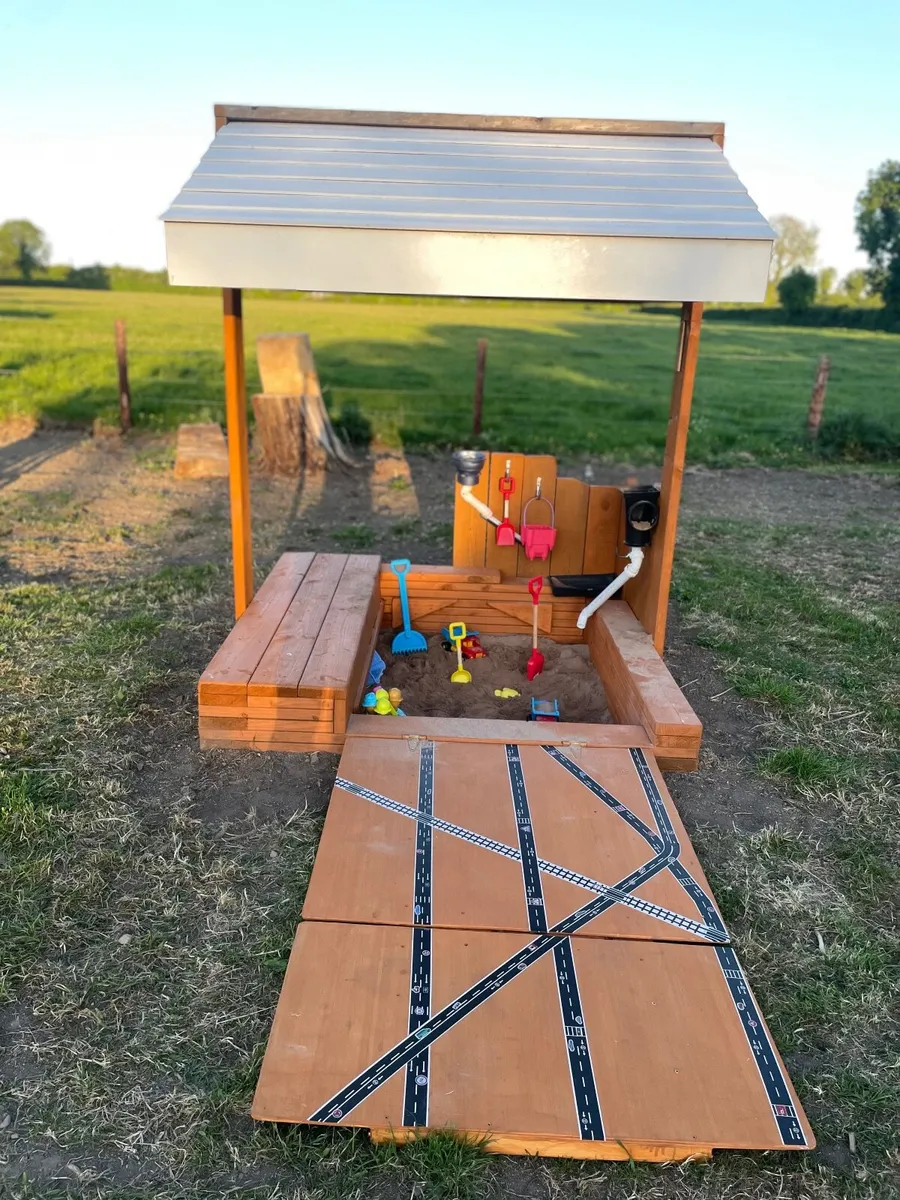 Outdoor toys - Image 1