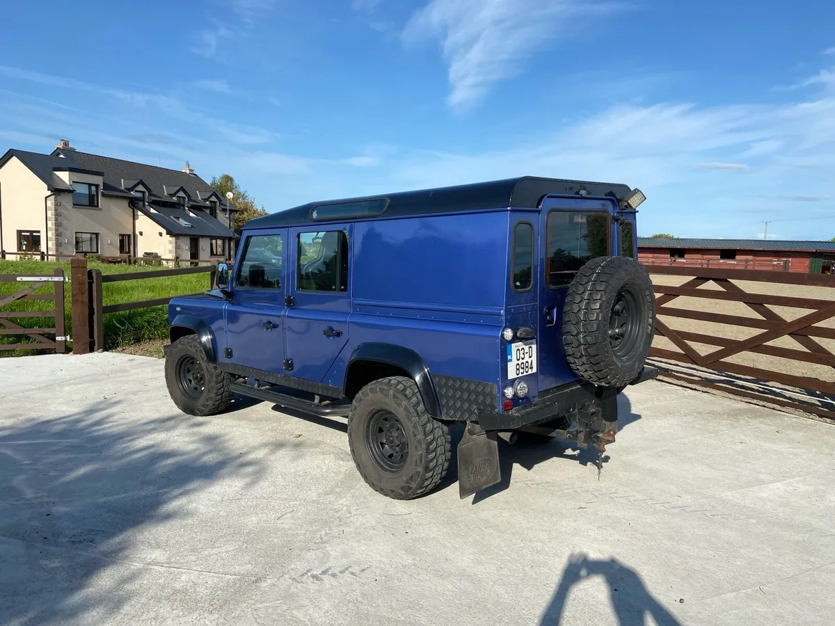 Land Rover Defender - Image 3