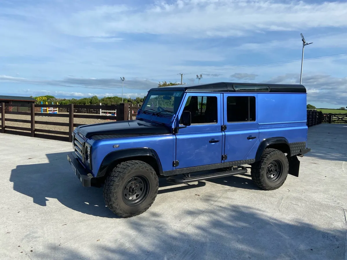Land Rover Defender - Image 4