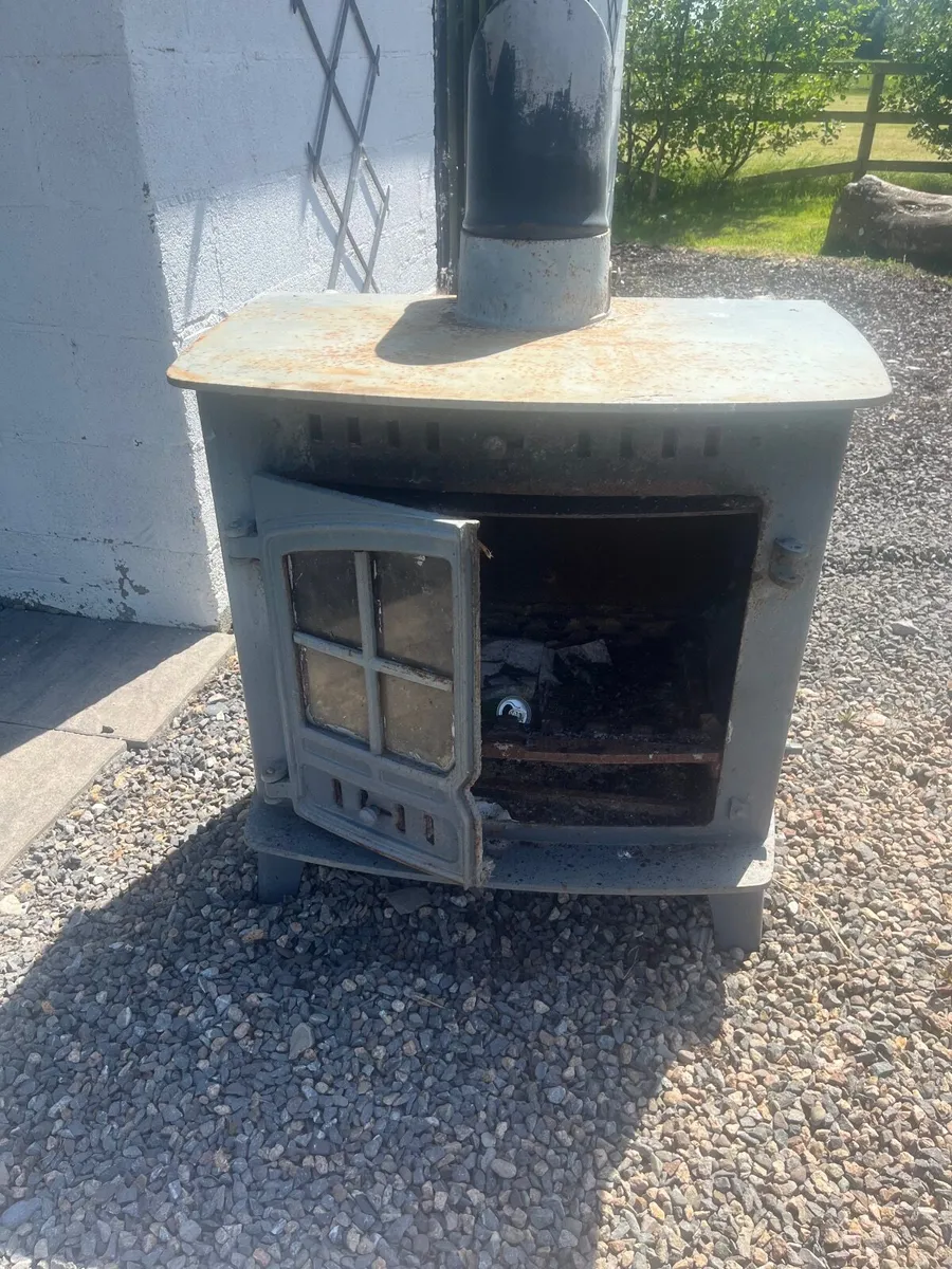 Old stove - Image 1