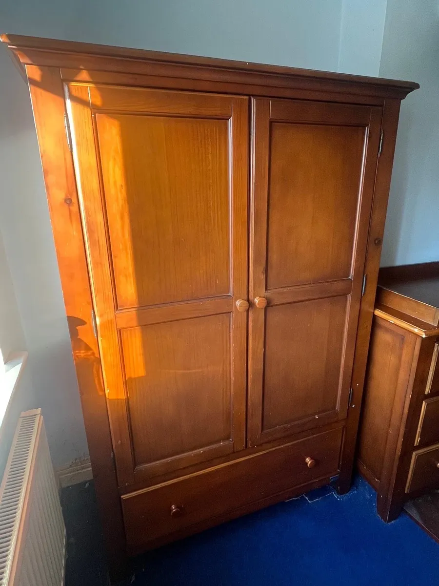 Children’s wardrobe - Image 1