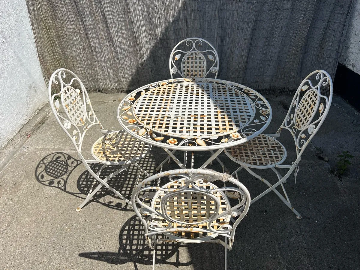 Garden furniture - Image 1