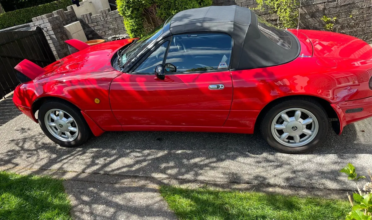 Immaculate 1989 Mk1 Mazda MX-5 (Eunos Roadster) - Image 2