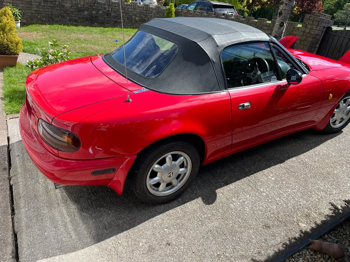 Immaculate 1989 Mk1 Mazda MX-5 (Eunos Roadster) - Image 4