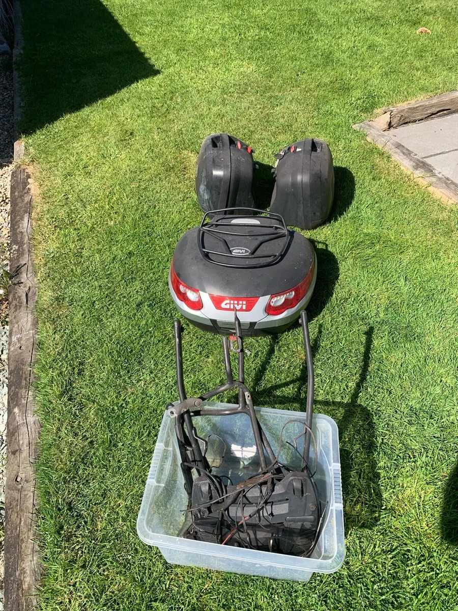 Givi Monokey Top box and panniers - Image 1