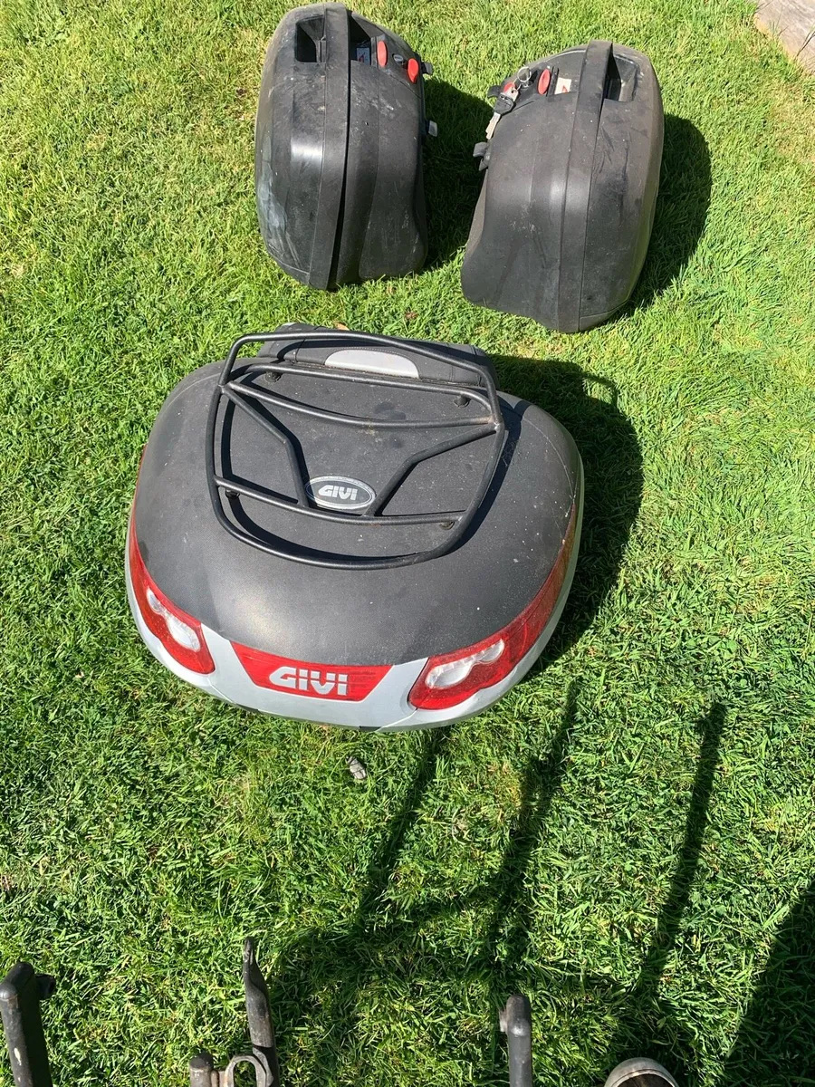 Givi Monokey Top box and panniers - Image 2