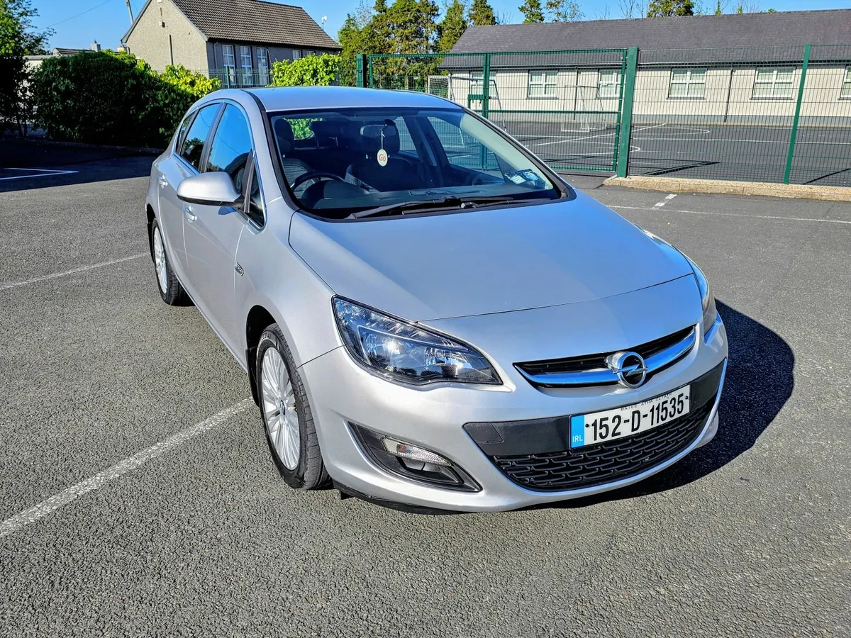 Opel Astra 2015 - Image 1