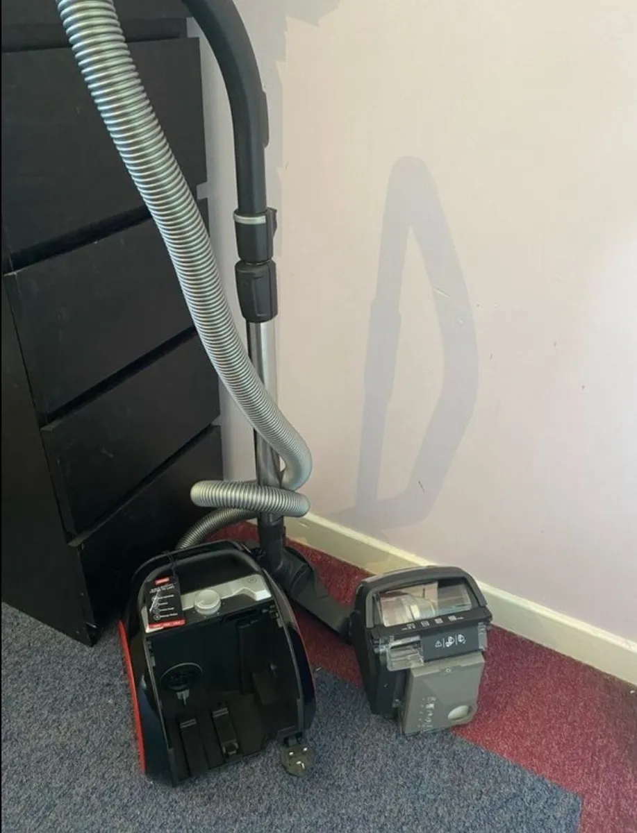 Miele CX1 Boost Bagless Black Vaccum - Image 2