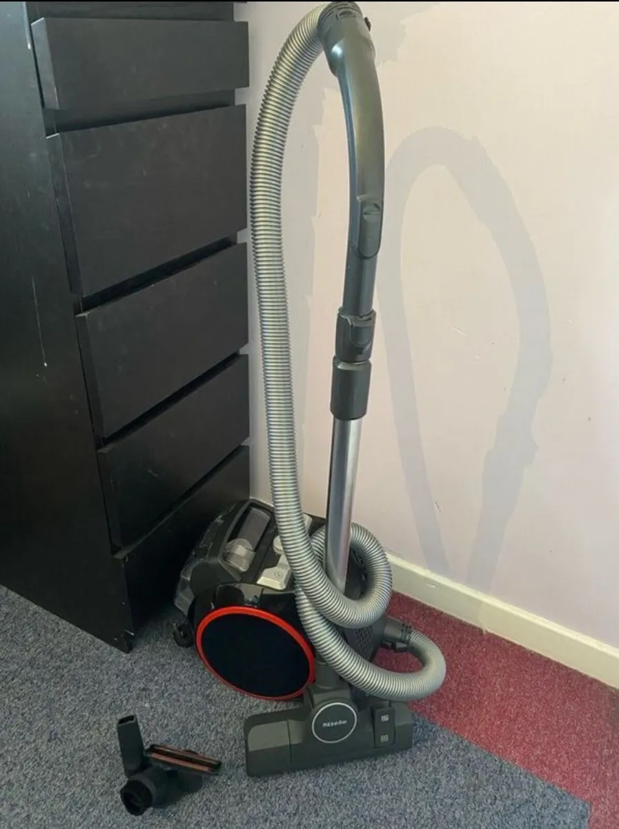 Miele CX1 Boost Bagless Black Vaccum - Image 3