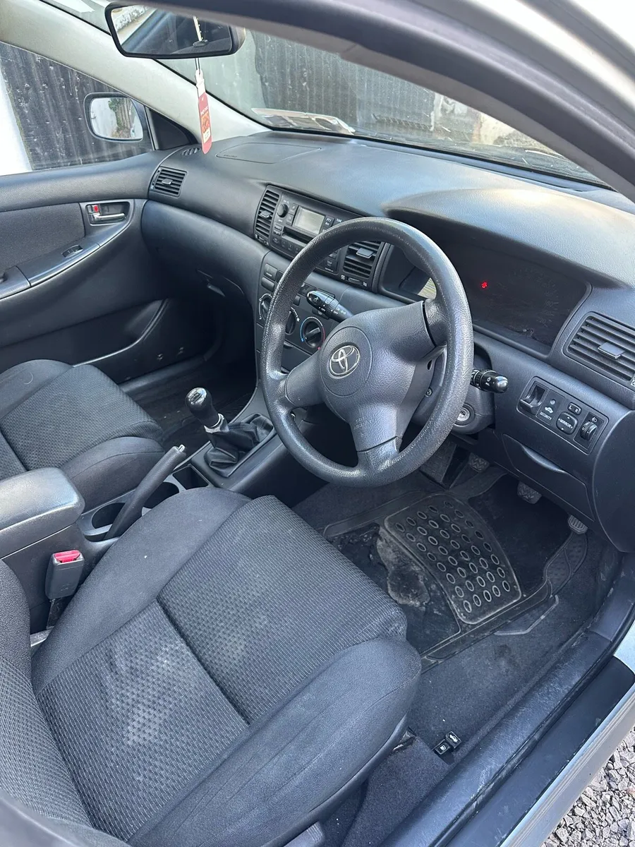 Toyota corolla - Image 4