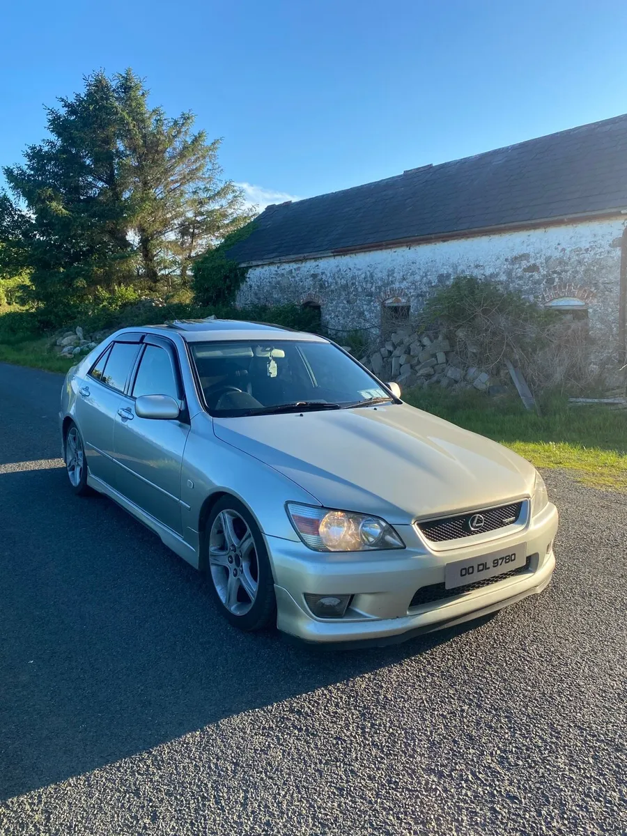 Lexus is200 - Image 1
