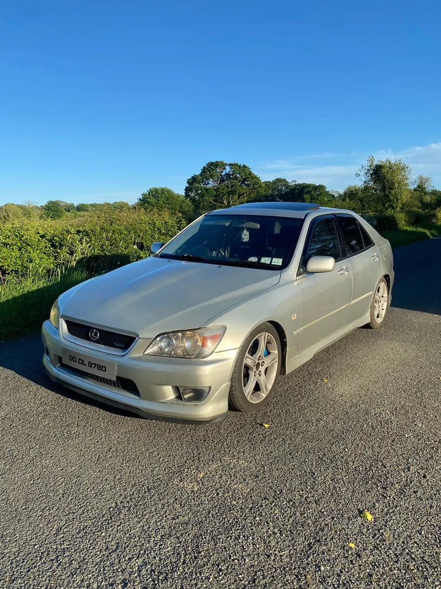 Lexus is200 - Image 2