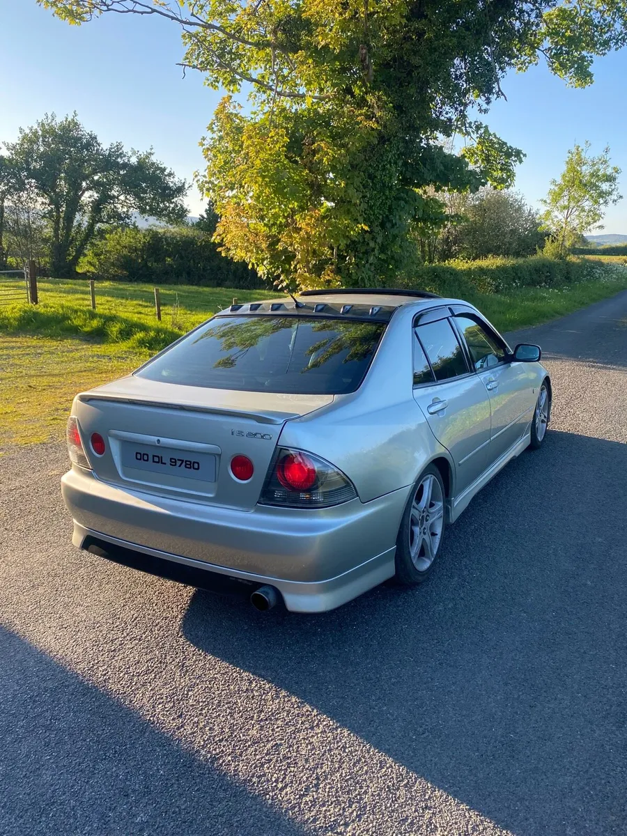 Lexus is200 - Image 4