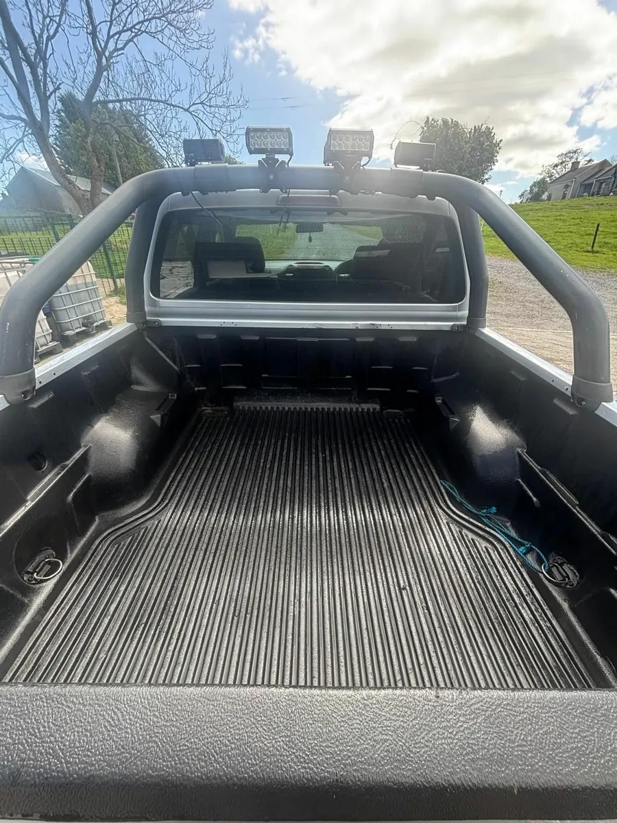 Volkswagen Amarok 2013 - Image 2
