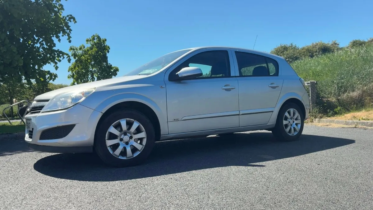 Opel Astra 2008 - Image 1
