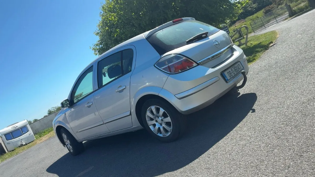 Opel Astra 2008 - Image 2
