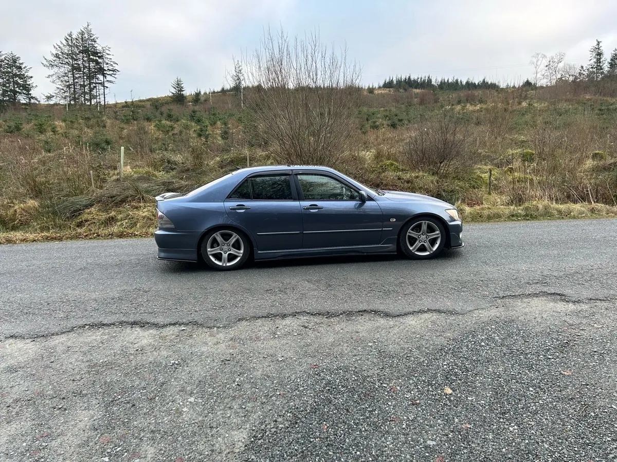 Lexus is200 - Image 4