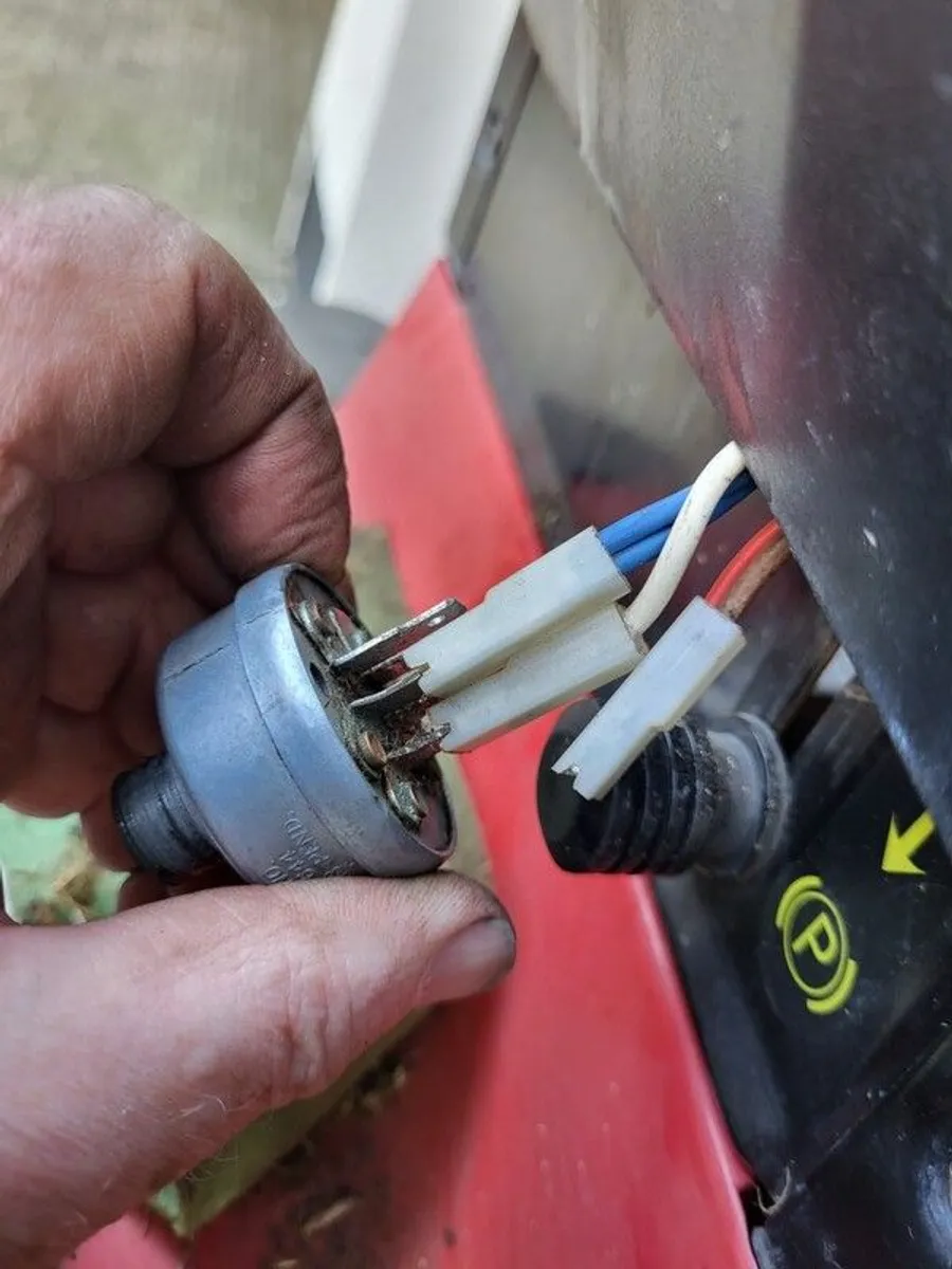 Small engine repairs - Image 2