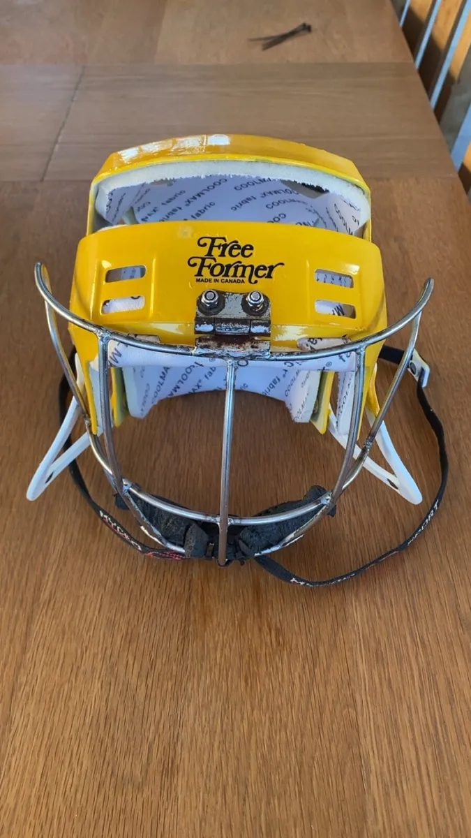 Hurling helmet - Image 1