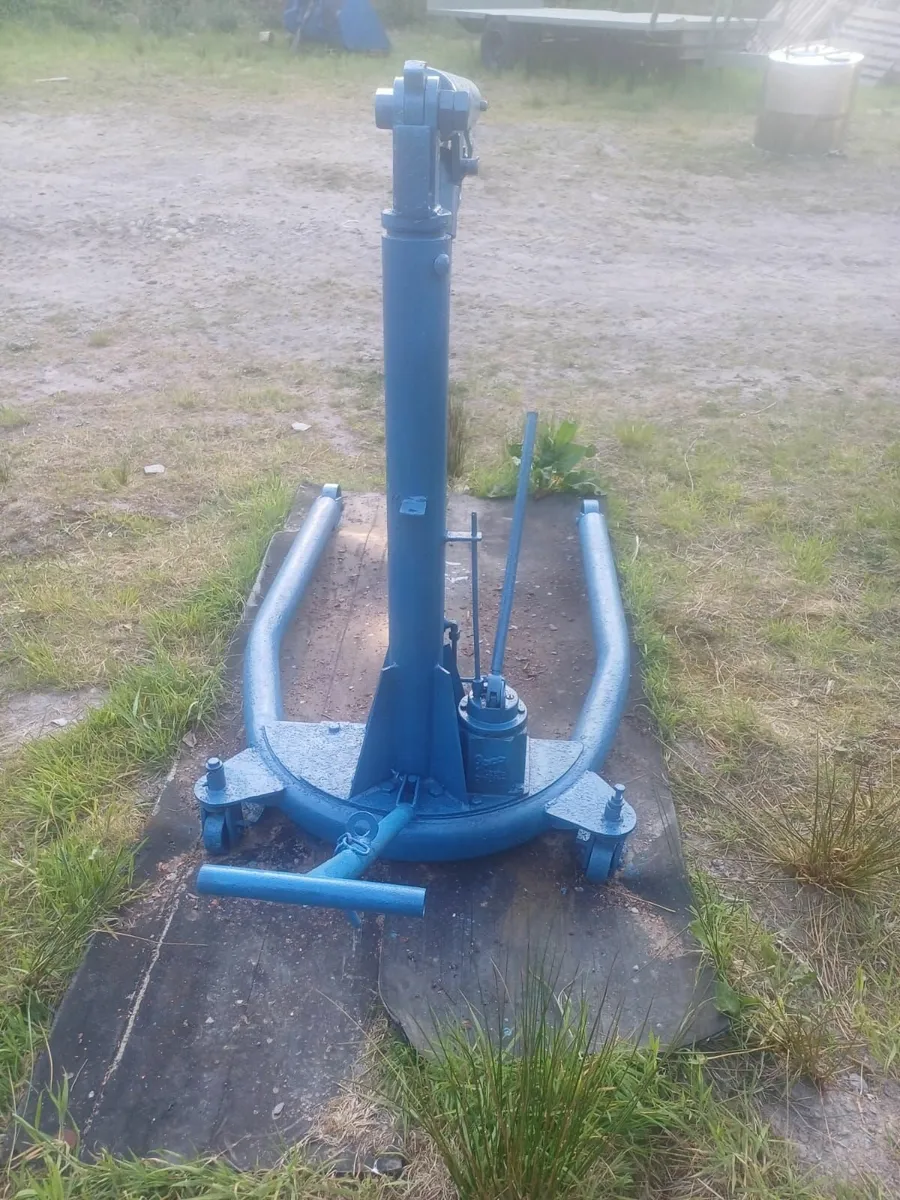 Engine Crane - Image 2