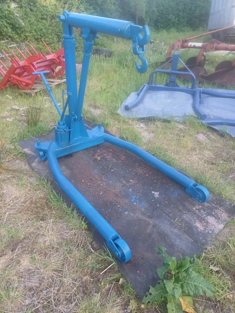 Engine Crane - Image 1