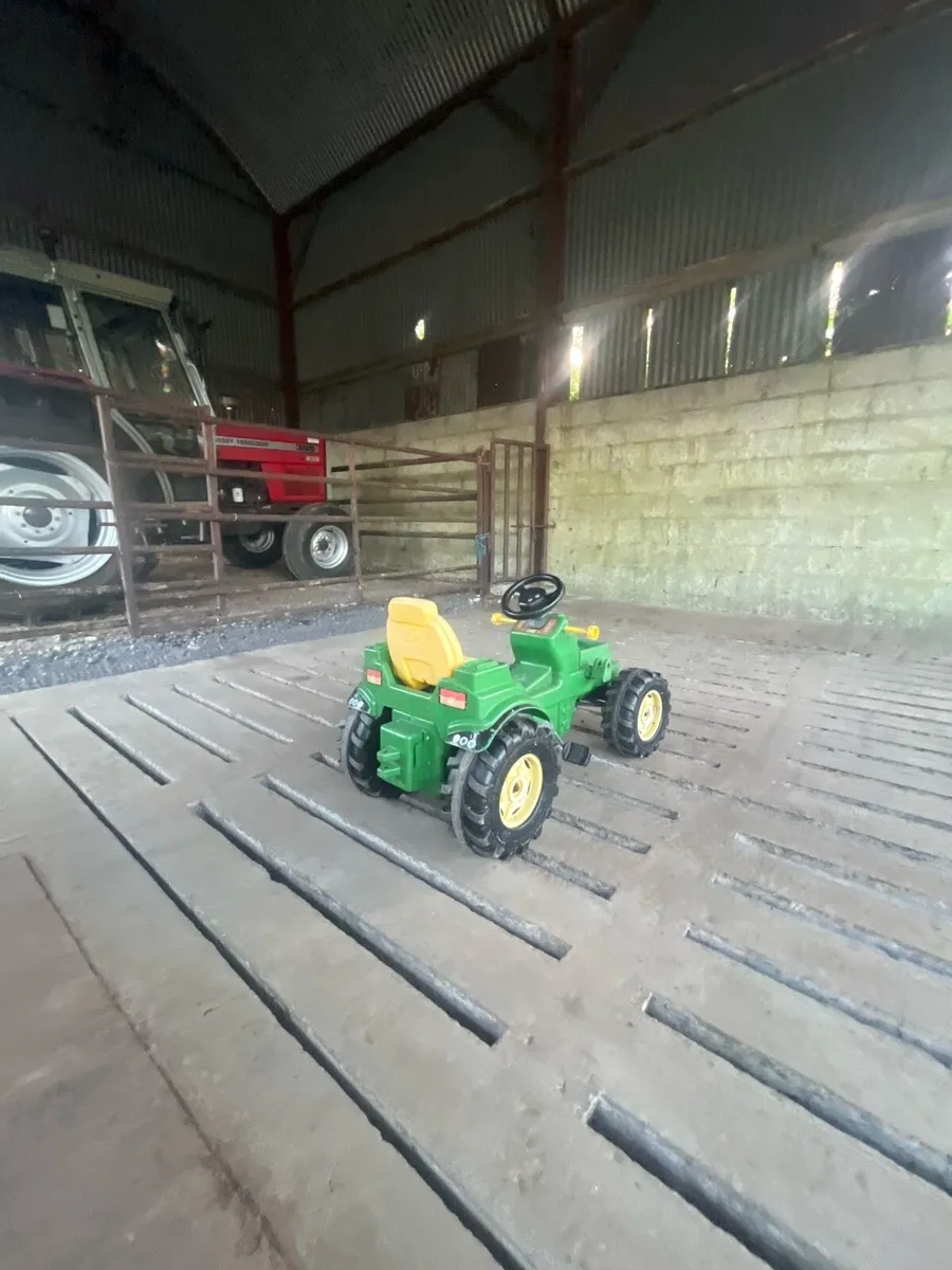 Toy tractor - Image 2