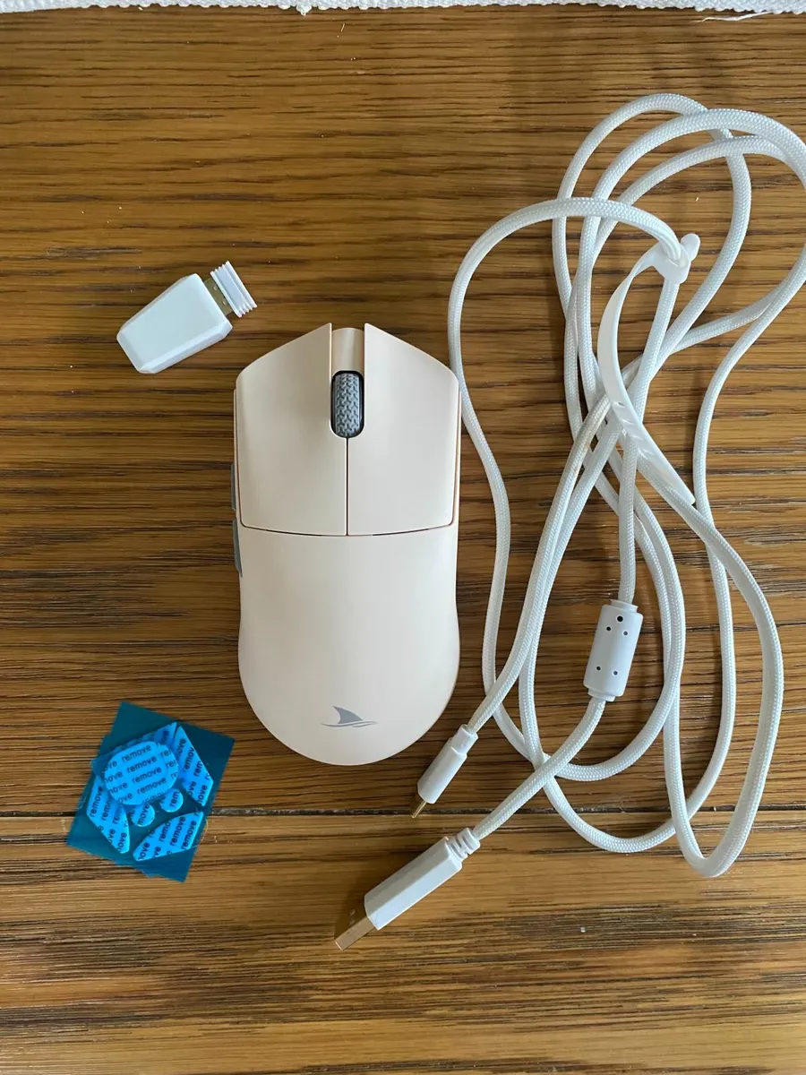 Darmoshark M3 Wireless Gaming Mouse - Image 4