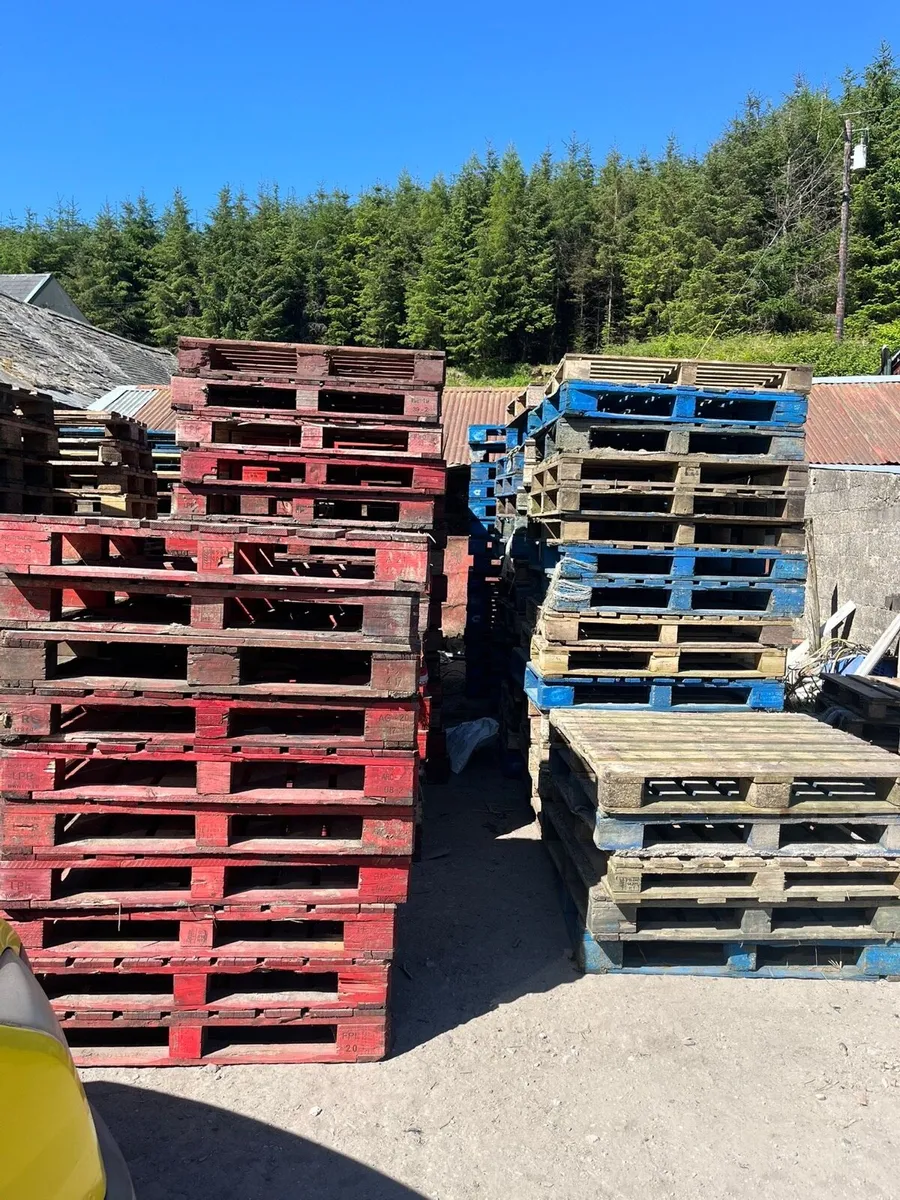 Wooden pallets - Image 1
