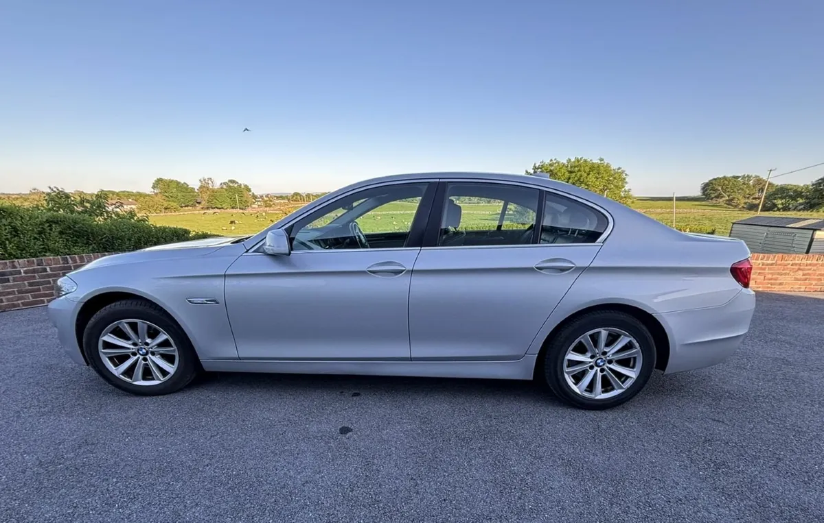 BMW 5-Series 2011 - Image 3