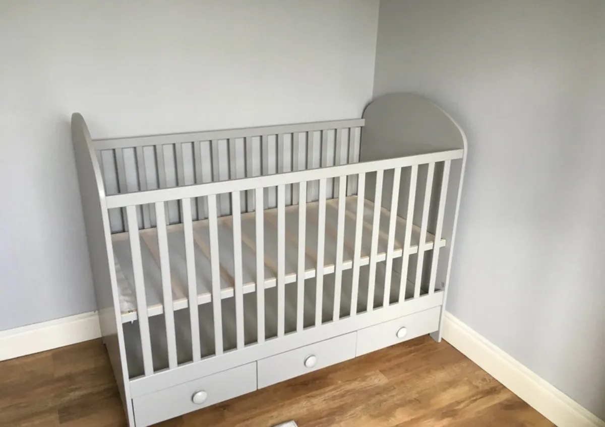 Cot - Image 1