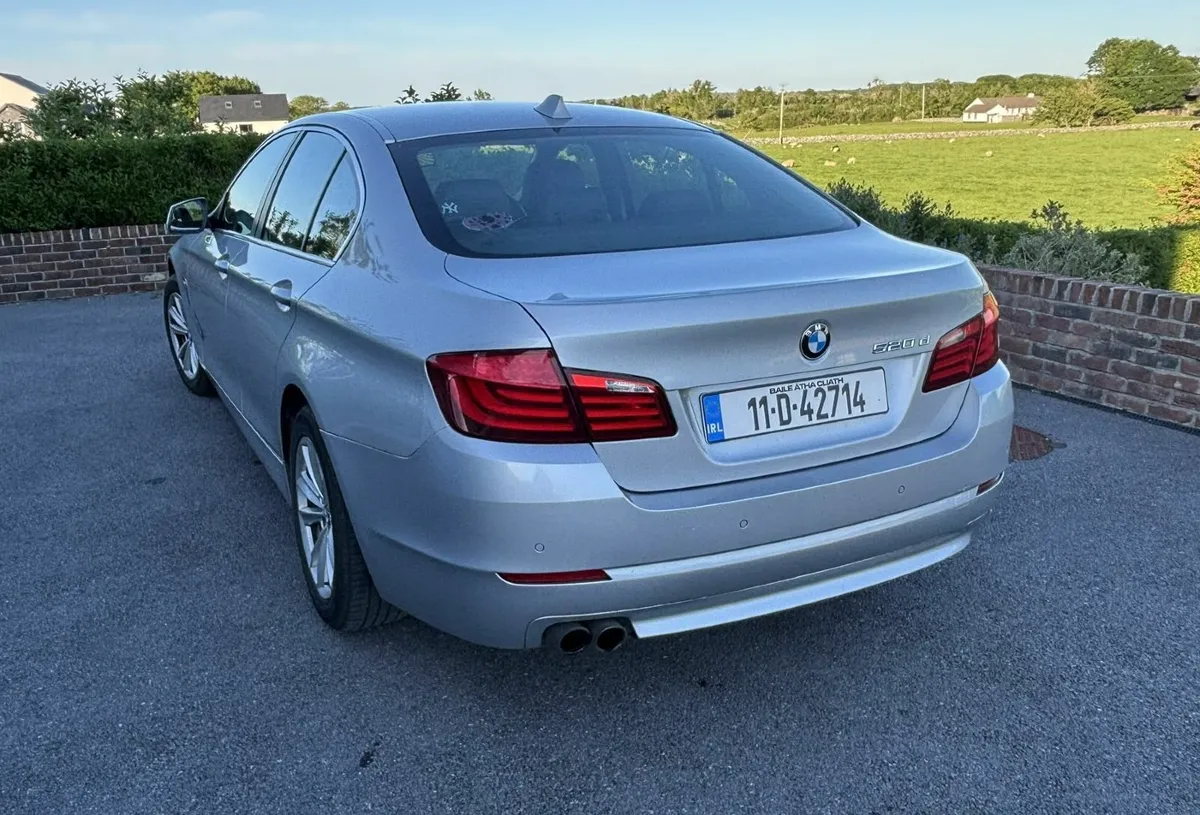 BMW 5-Series 2011 - Image 4
