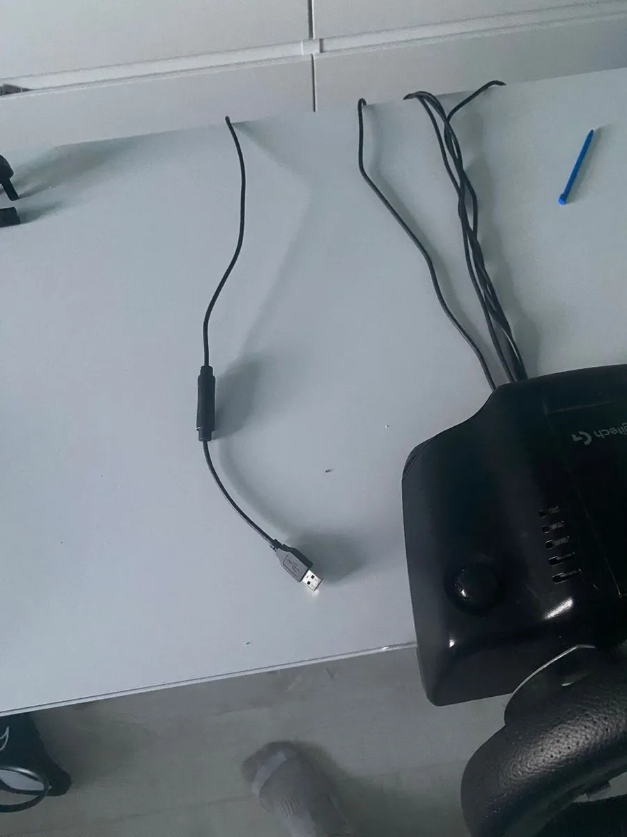 Xbox One X and Logitech G920 - Image 2