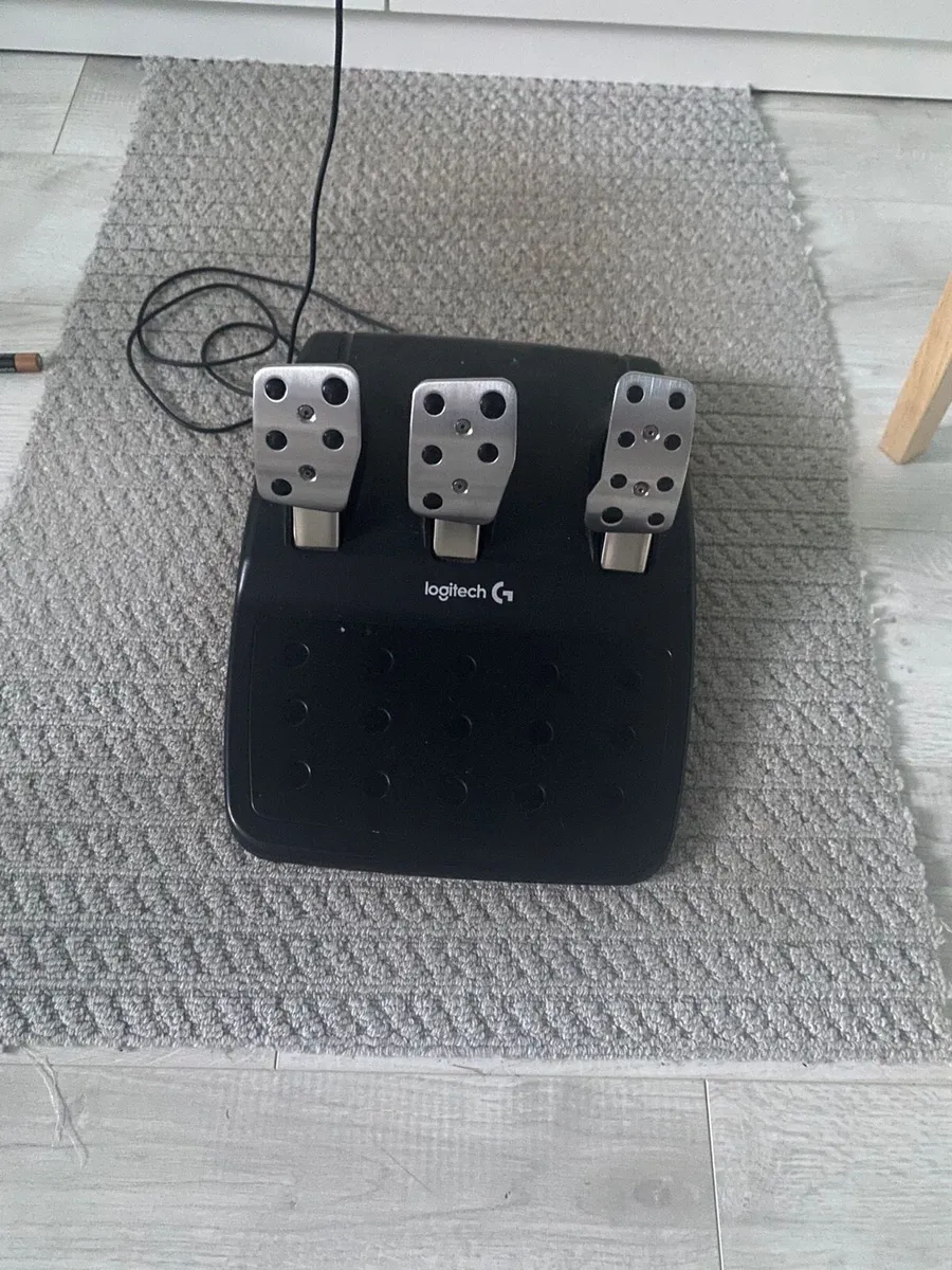 Xbox One X and Logitech G920 - Image 3