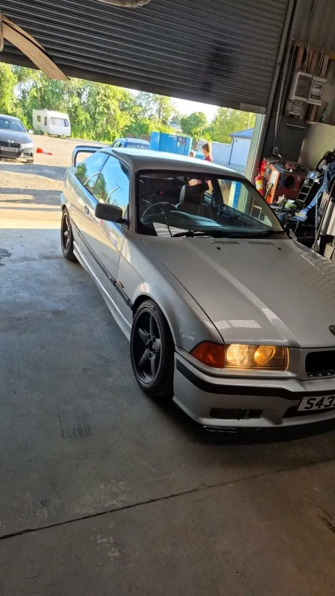 Bmw E36 - Image 1