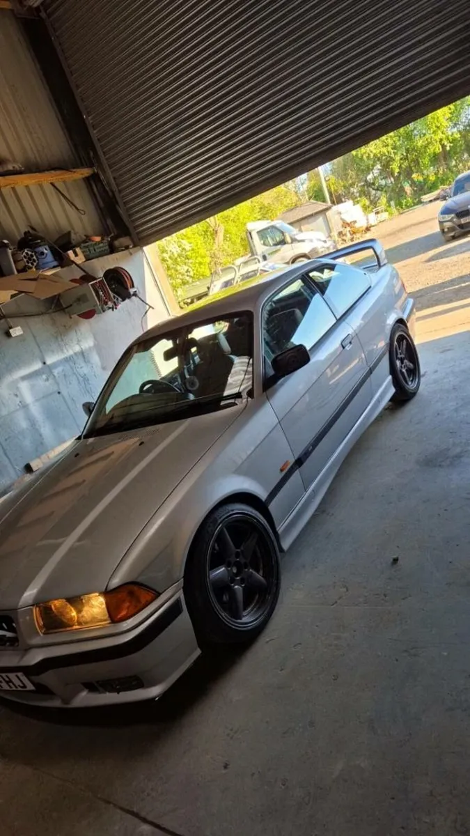 Bmw E36 - Image 2