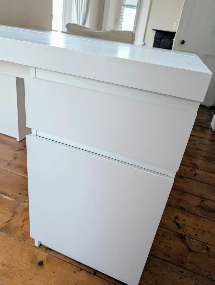 desks Malm IKEA - Image 3