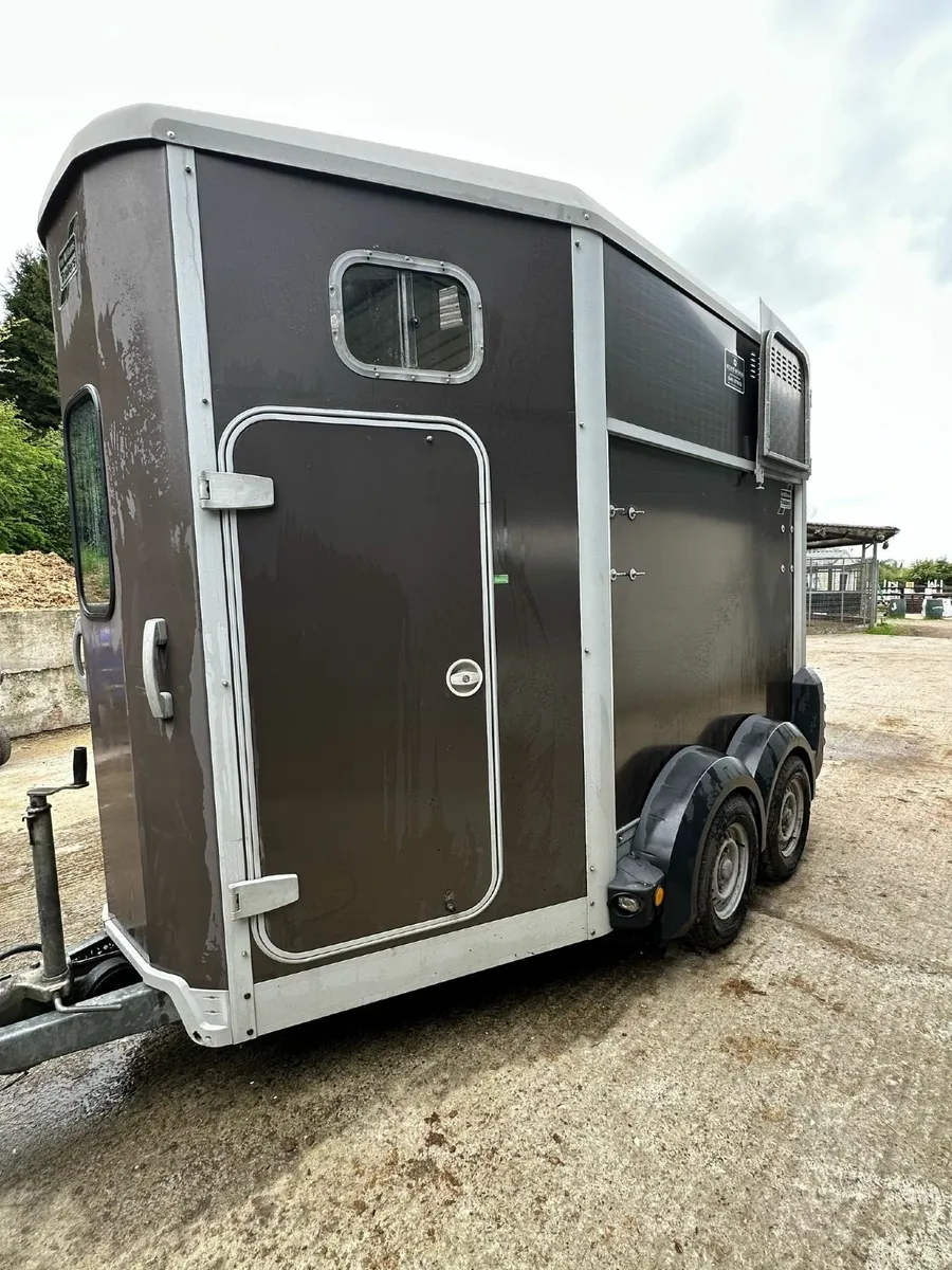 Ifor Williams HB 506 horse box - Image 1