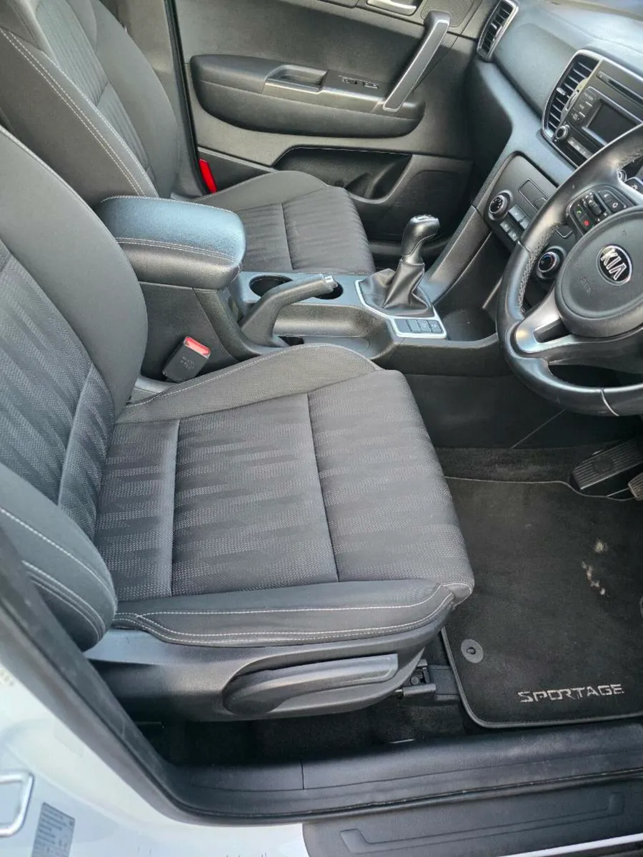 Car - Image 3