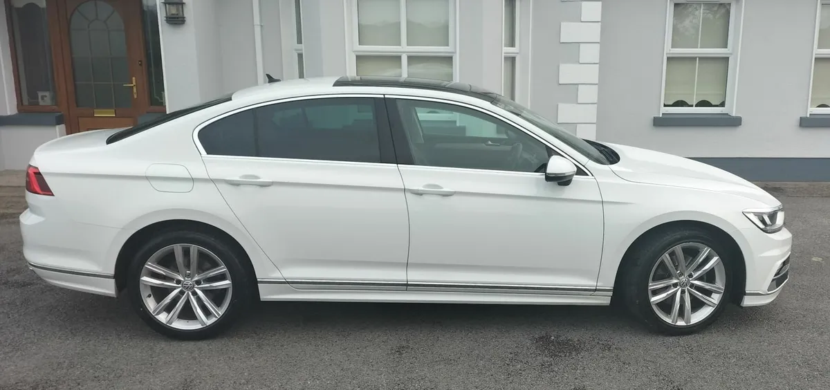 Volkswagen Passat 2019 - Image 2