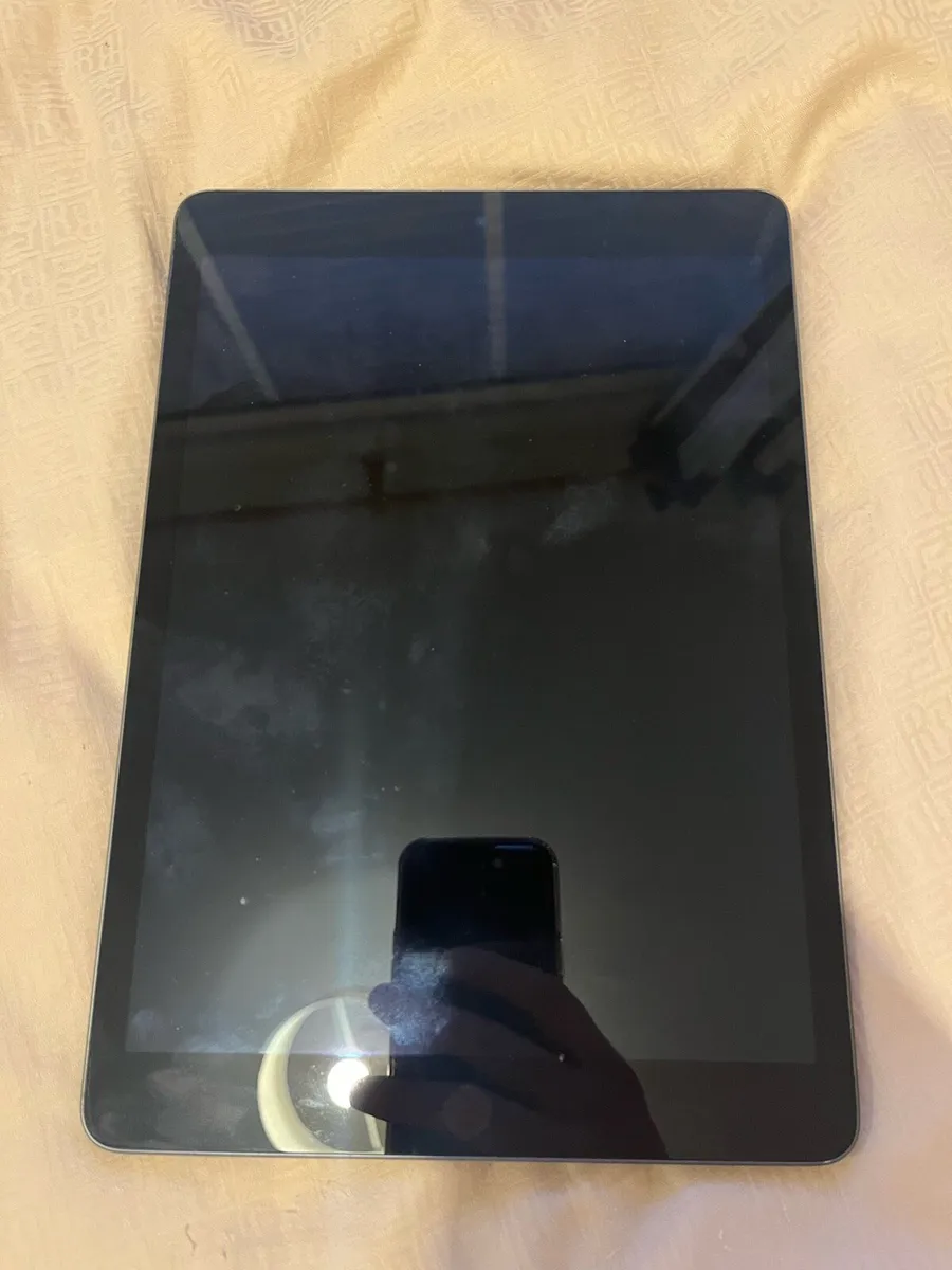 iPad 9th Gen - Image 2
