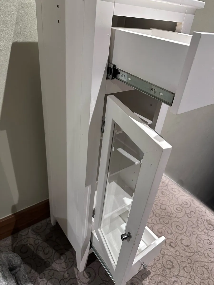 Bathroom unit - Image 3