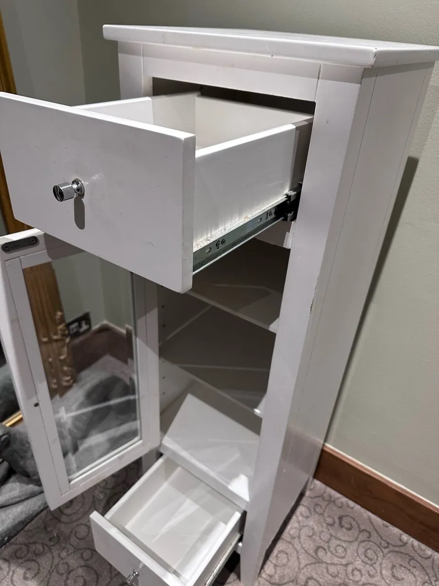 Bathroom unit - Image 4