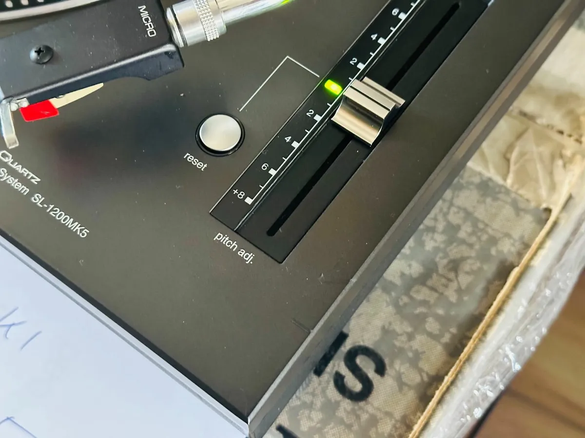 Technics SL1200 MK5 - Image 4