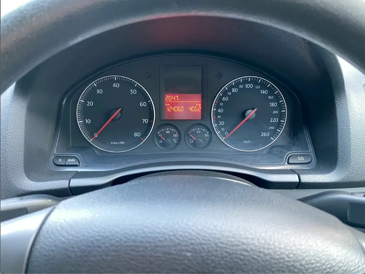 2006 VW GOLF 1.6 Petrol  Low mileage 124kms - Image 4