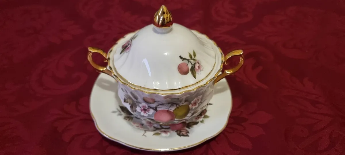 Royal Imperial 2 HandleLided Sugar Bowl&Underplate - Image 3