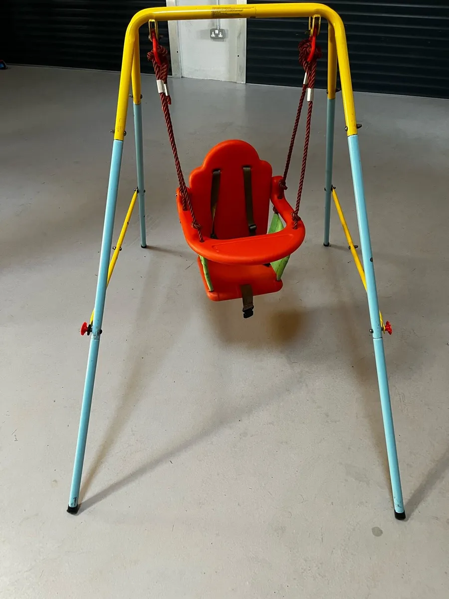 Baby swing - Image 1
