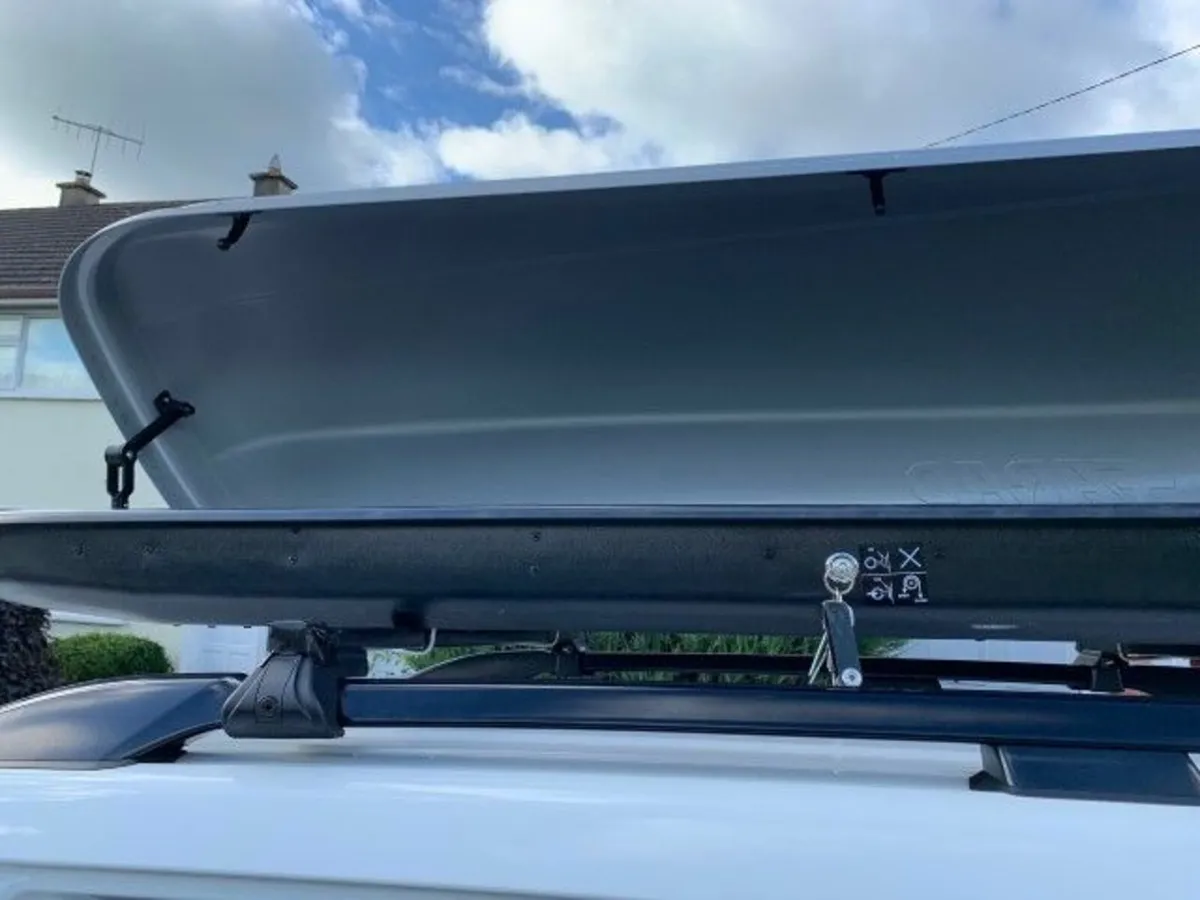 roof box - Image 3