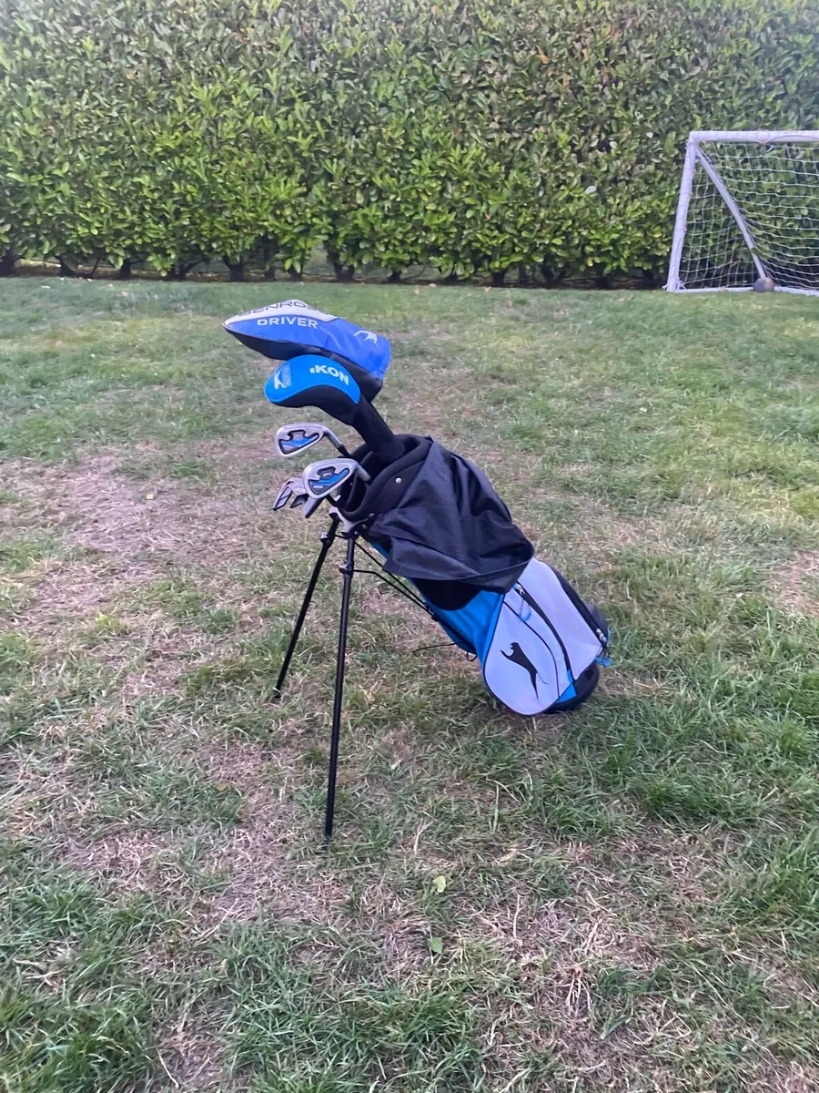 Junior Slazenger golf clubs - Image 1
