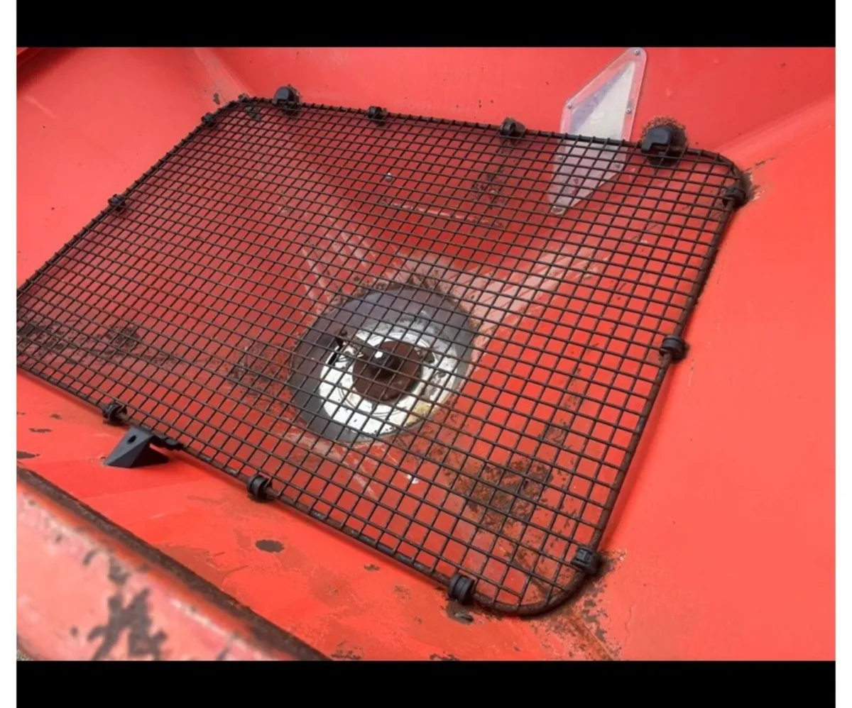 Rauch fertiliser spreader - Image 2
