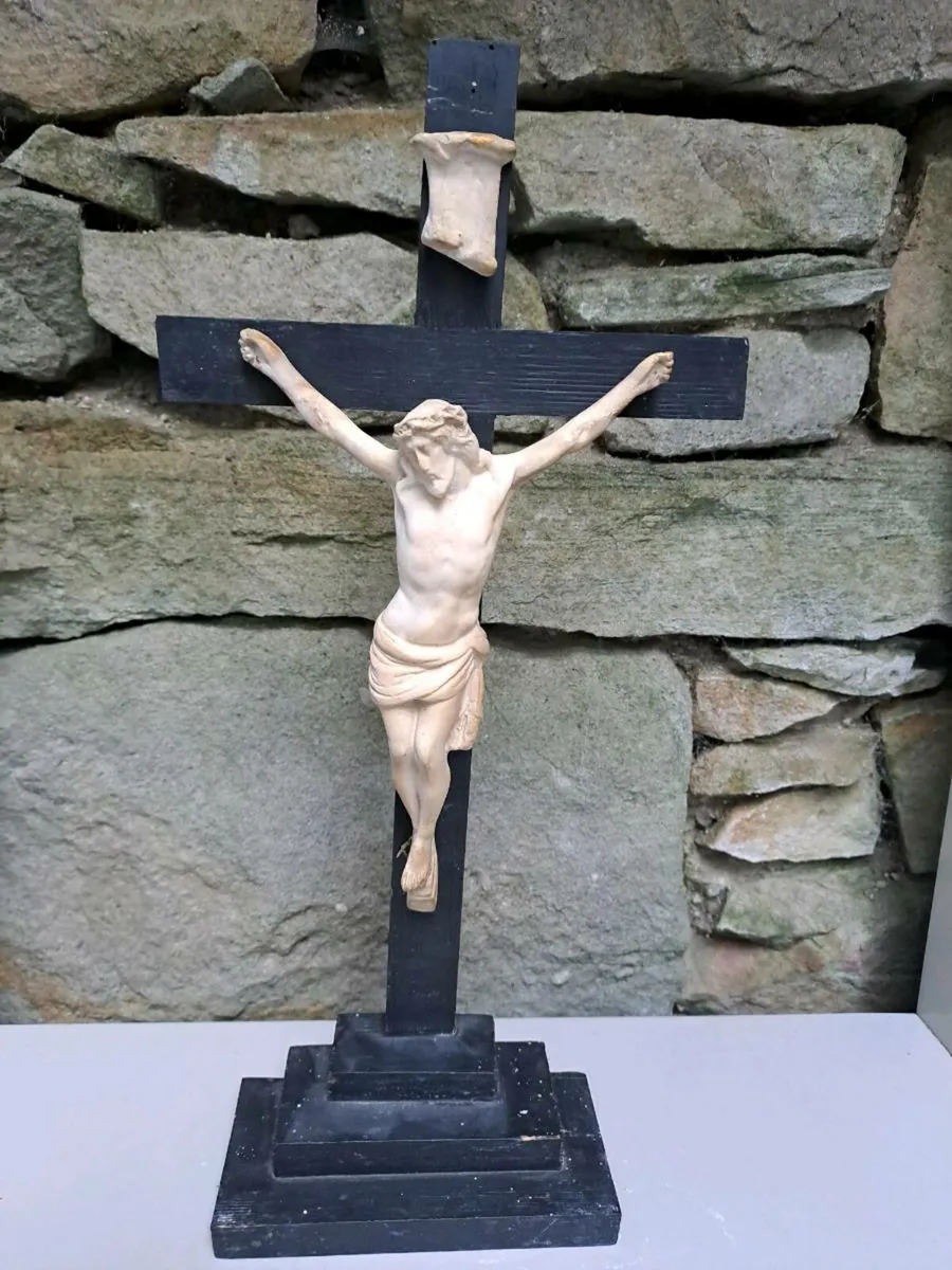 Vintage religious figurine - Image 1